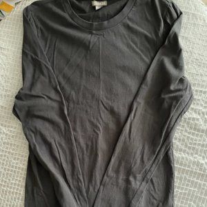 DIVIDED AN H&M BRAND T SHIRT LONG SLEEVE SIZE SMALL